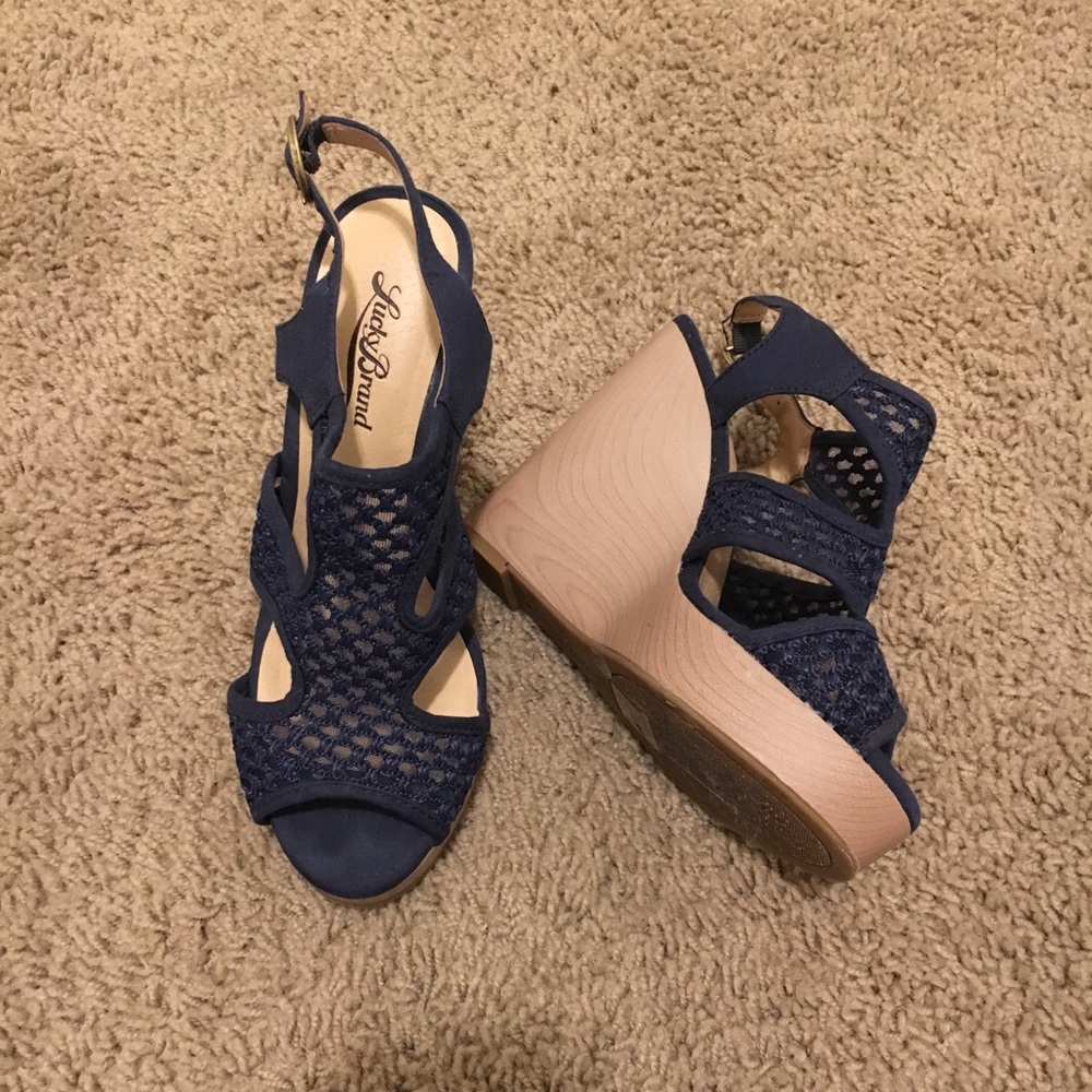 Lucky Brand Remy Wedge Sandals - Picture 2 of 8